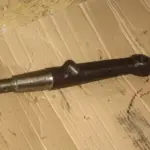 Важіль кулака поворотного лівий