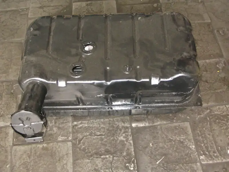 Бак паливний лів. 66