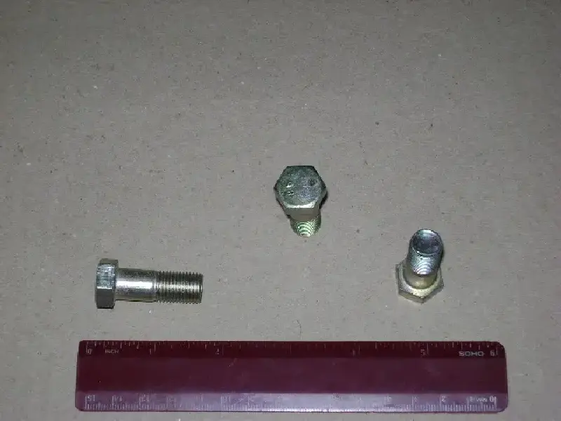 Болт ГАЗ М12х32 валу кард. 3307 б/гайки (купл. ГАЗ)
