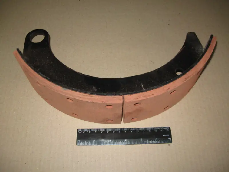 Колодка гальм. ГАЗ 3307,4301 перед. з накл. (вир-во ГАЗ)