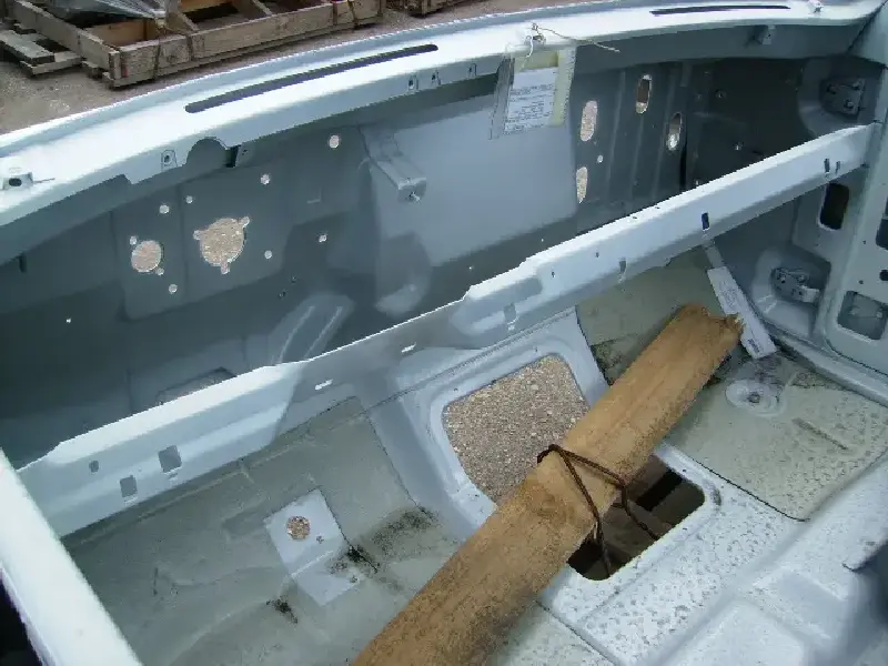 Кабіна у металі пофарбована (без оббивки) (вир-во ГАЗ)