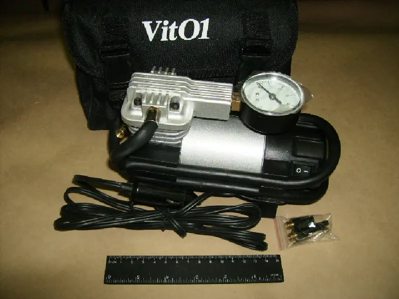 Автокомпресор 12v 57 010 +ліхтар Vitol