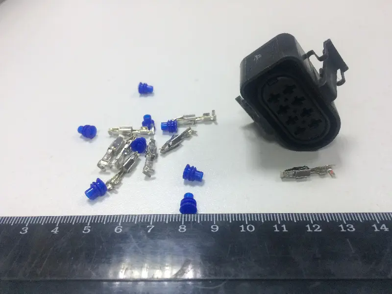 Корпус роз’єма з контактами Hydronic 4, 5 (мама 8-pin) (вир-во EBERSPACHER)
