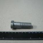 Болт крепления колеса