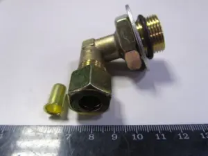 Штуцер кутовий M22x1.5 (діам. 10)