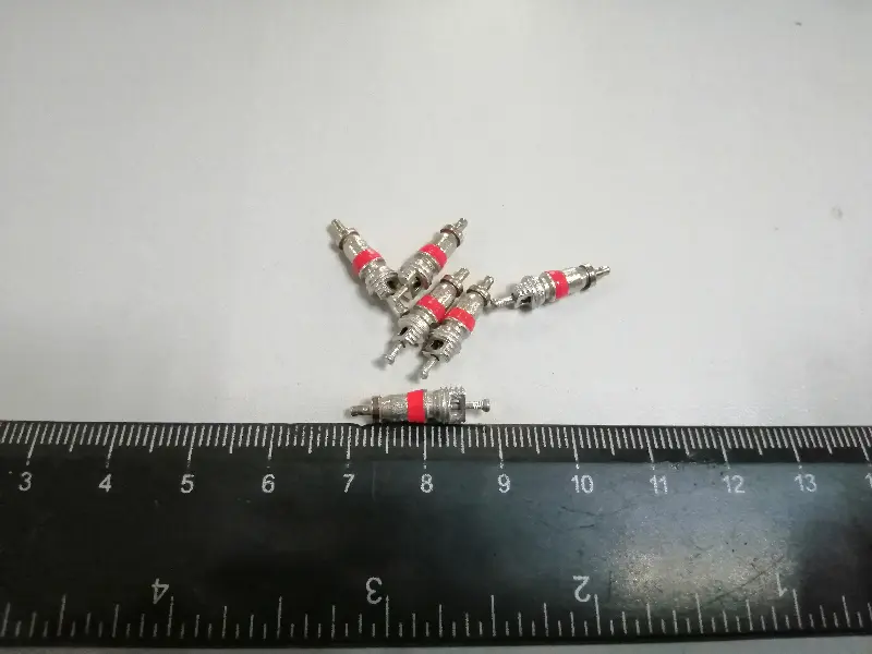 Золотник автошини короткий
