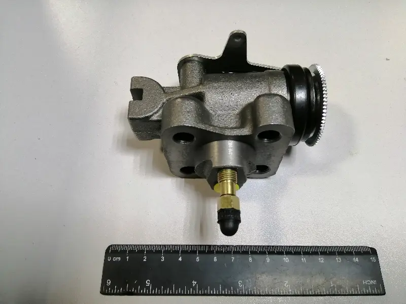 Робочий гальмівний циліндр задн. (Лів. / Перед.) Е2 (з прокачуван.)