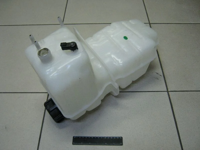 Розширювальний бачок системи охолодження RVI