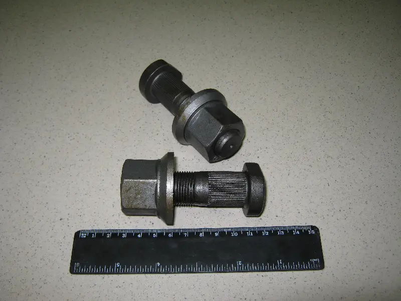 Шпилька колеса (з гайкою) М22×1, 5×78/М22×1, 5×27 SW32 SAF (RIDER)