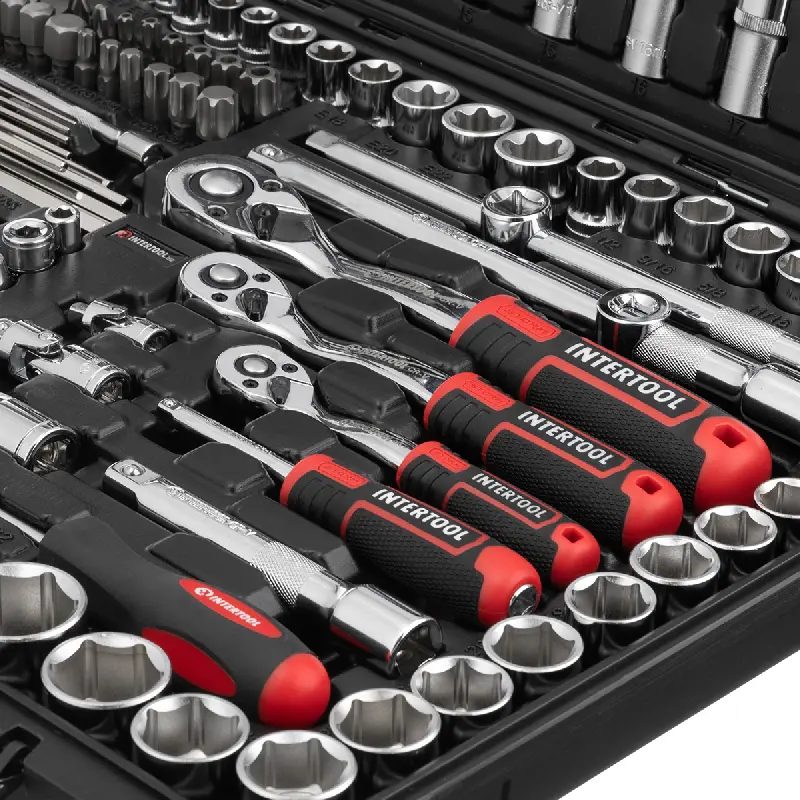 Набір інструментів 1/2″,3/8″, 1/4 (233од) Cr-V (Intertool)