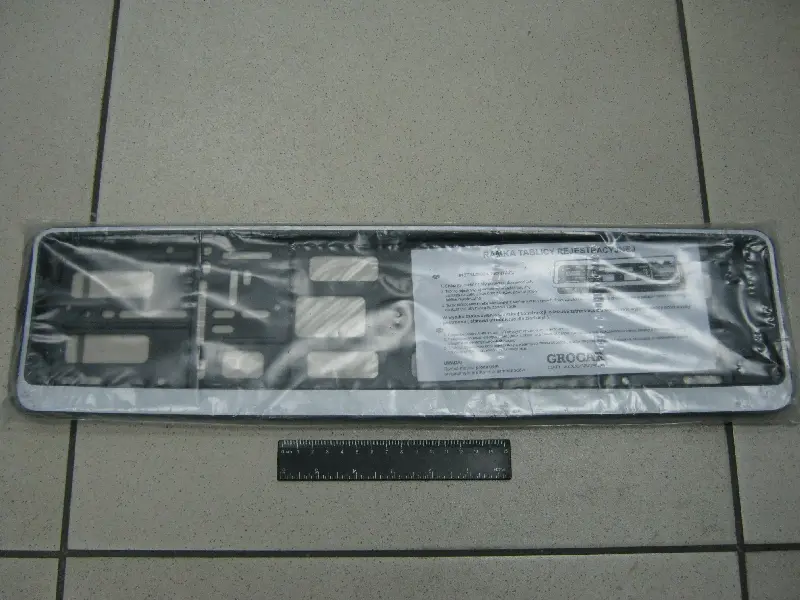 Рамка номерного знака з засувкою