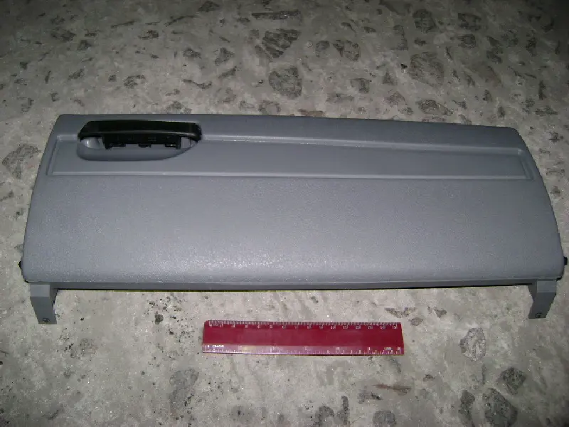 Дверцята ящика реч. ГАЗ 3302,2705 (бардачка) з подстакан. (куплен. ГАЗ)