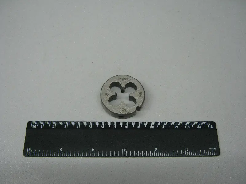 Плашка  12х1
