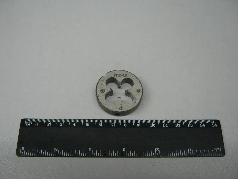 Плашка 12х1,5