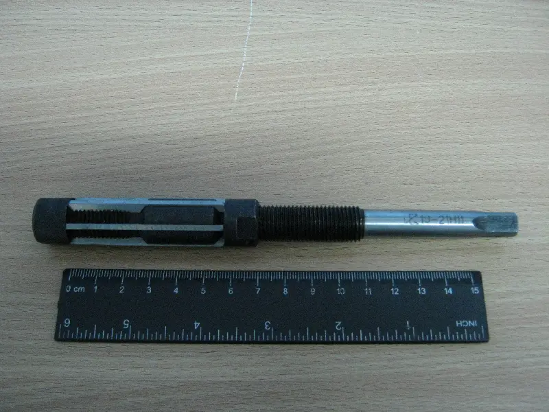 Викрутка розсувна діам. 19-21 ММЗ