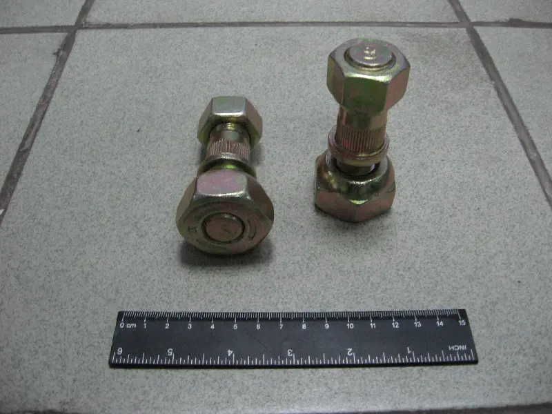 Шпилька передня в зборі (права)