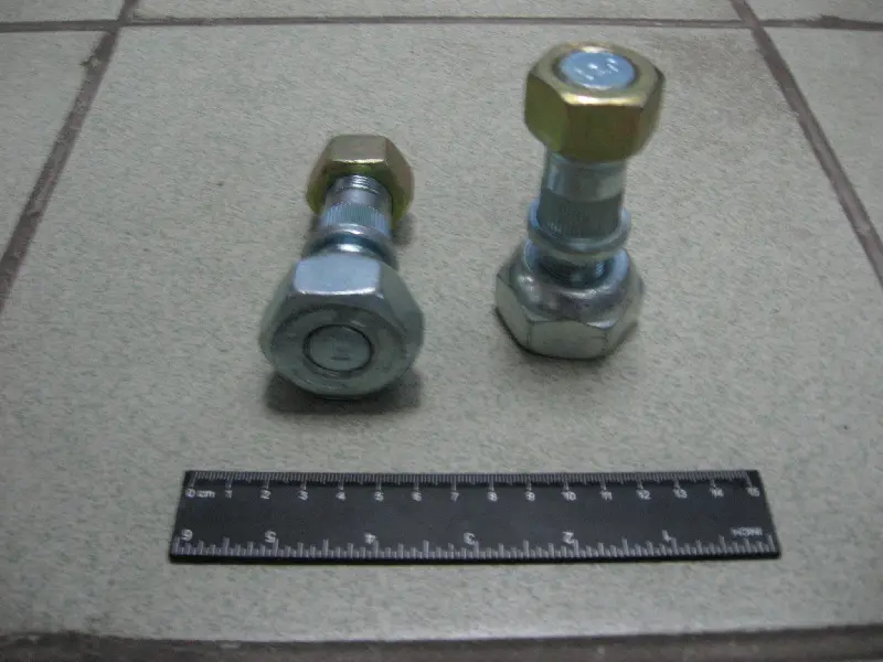 Шпилька передня в зборі (ліва)