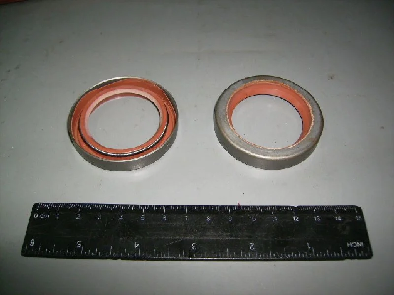 Сальник маточини передньої ВАЗ 2101 40х57х10 черв. з пруж. (вир-во БРТ)