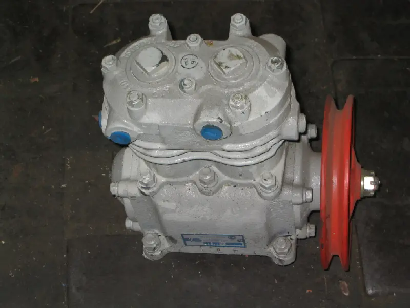 Компресор 2-циліндровий МАЗ-504В, К-701, Т-150 (шків D170)