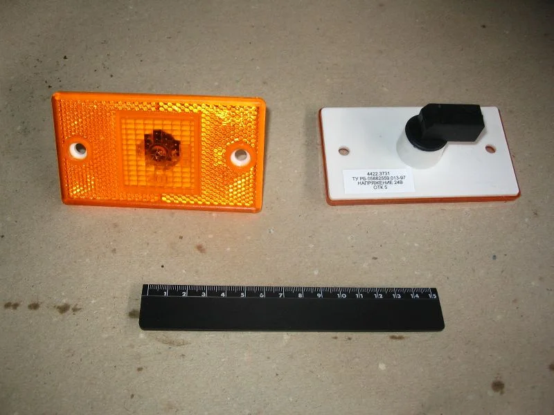 Ліхтар МАЗ, причепи КамАЗ габаритний бок. 24В з бесцок. лампочкою (вир-во Руденська)