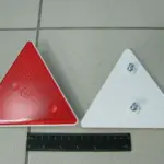 Трикутний рефлектор на болтах