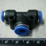 Фітінг повітряний пластік,трiйник.8 мм
