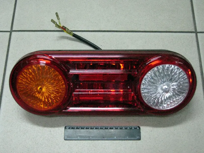 Ліхтар задній універсальный з дротом