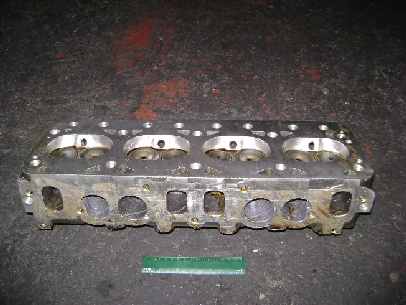 Головка блоку Газель, УАЗ дв.4215 (А-92) з клап.с прокл.і кріплення. (вир-во УМЗ)