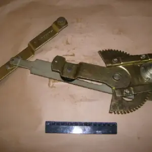 Склопідйомник ГАЗ 2410 двері передн. прав. у зб. (куплен. ГАЗ)