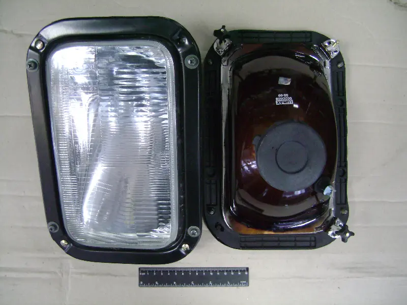 Фара передня права