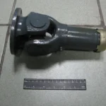 Вилка карданного валу з хрестовиною